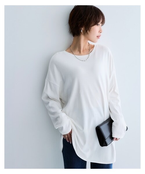 nissen（ニッセン）の「綿１００％スムースゆるシルエット裾ラウンドロング丈Tシャツ＜大きいサイズ有＞（チュニック・レディース・黒/ロイヤルブルー/オフホワイト/ライトグレー/エメラルドグリーン/マスタード・S~M相当/L~LL相当/3L~4L相当/5L~6L相当/8L相当/10L相当）」の11枚目の写真
