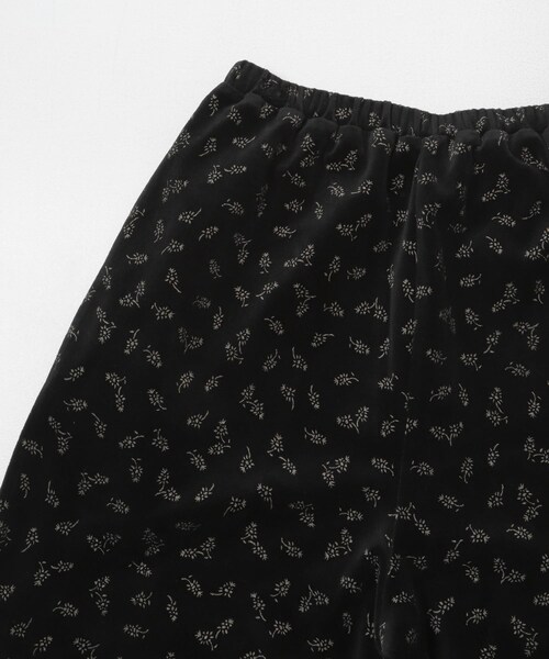 URBAN RESEARCH DOORS(アーバンリサーチドアーズ)の「FORK&SPOON ベロアプリントイージーパンツ(その他パンツ・レディース・BLACK/DARKGREEN・1/2)」の12枚目の写真