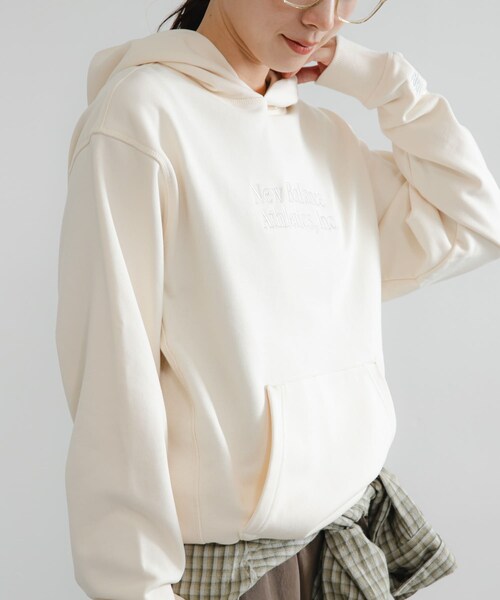 URBAN RESEARCH（アーバンリサーチ）の「NEW BALANCE　Athleticsクラシックスフーディ（パーカー・レディース・ブラック/パーマフロスト・S）」の13枚目の写真