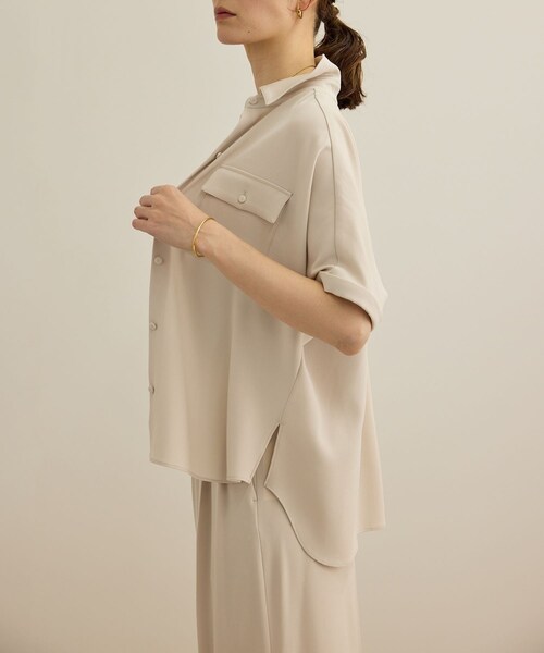 ROPE'（ロペ）の「【洗える・カセット服】バックサテン ドルマンブラウス/お仕事・通勤・セットアップ対応（シャツ/ブラウス・レディース・ベージュ/ネイビー/ネイビー系・36/38）」の22枚目の写真