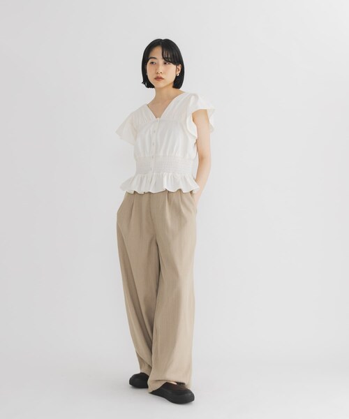 KBF（ケイビーエフ）の「フリルスリーブシャーリングブラウス（シャツ/ブラウス・レディース・IVORY/BLACK/CHALK・One）」の10枚目の写真