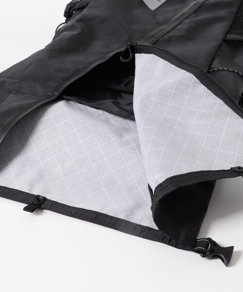EKAL（エカル）の「and wander　ECOPAK 18L backpack（バックパック/リュック・メンズ・Black/Off White・one）」の14枚目の写真