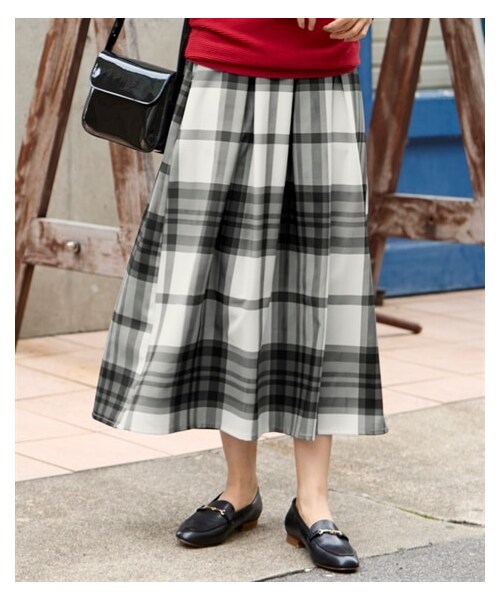 nissen（ニッセン）の「＜大きいサイズ＞ BIGチェック柄フレアスカート（スカート・レディース・ボルドー系/黒系/ホワイト系/ブルー系/ロイヤルブルー系・L/LL/3L/4L/5L/6L/8L/10L）」の11枚目の写真