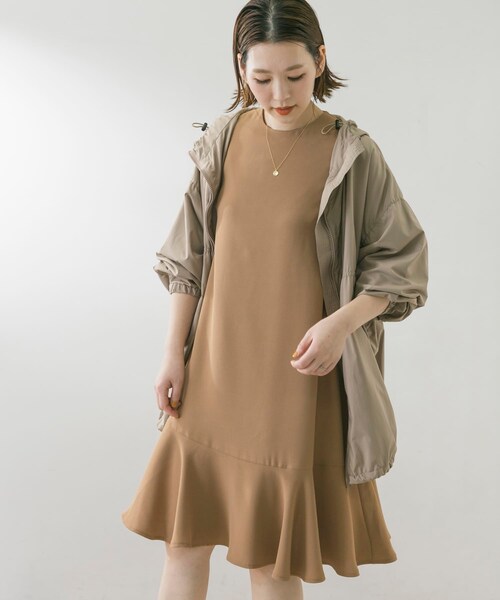 URBAN RESEARCH ROSSO（アーバンリサーチロッソ）の「F by ROSSO　ジョーゼット裾フレアワンピース∴（ワンピース・レディース・NAVY/L/GRAY/BEIGE・FREE）」の7枚目の写真