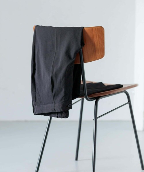 ITEMS URBANRESEARCH（アイテムズ アーバンリサーチ）の「『セットアップ対応』ヨウリュウ1-tuckテーパードパンツ（その他パンツ・メンズ・NVY/BRN/BLK・M/L）」の16枚目の写真