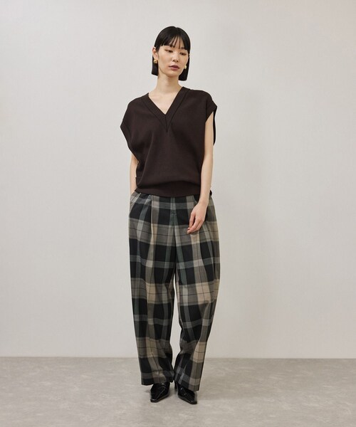ADAM ET ROPE'(アダムエロペ)の「2WAYニットジレ(ベスト・レディース・ブラック/ダークブラウン/ベージュ・F)」の10枚目の写真