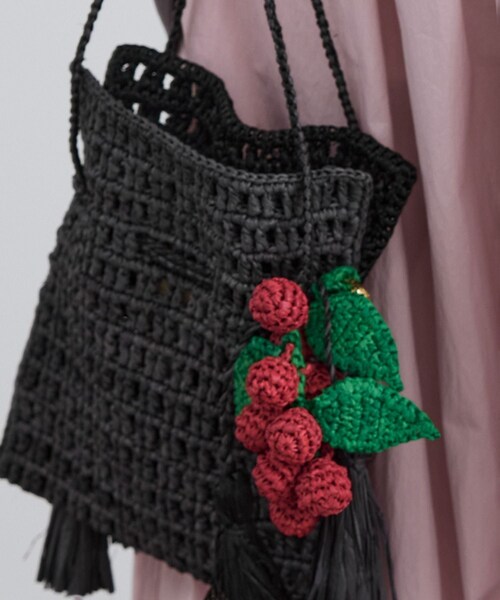 ADAM ET ROPE'(アダムエロペ)の「【J'aDoRe・店舗限定】【MAISON N.H PARIS(メゾンエヌアッシュパリ)】ROXANE CHARM(ハンドバッグ・レディース・ブラック系・F)」の3枚目の写真
