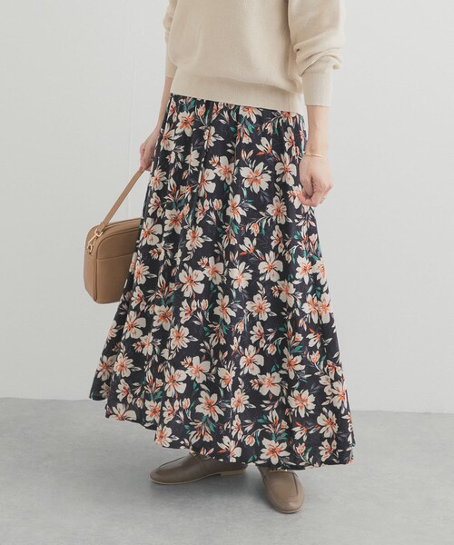 URBAN RESEARCH DOORS（アーバンリサーチドアーズ）の「レーヨンフラワープリントスカート（スカート・レディース・NAVY/BLACK・Free）」の9枚目の写真