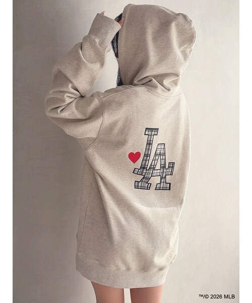 RESEXXY（リゼクシー）の「【MLB × New Era × RESEXXY】 SWEAT HOODIE（スウェット・レディース・グレー・F）」の2枚目の写真