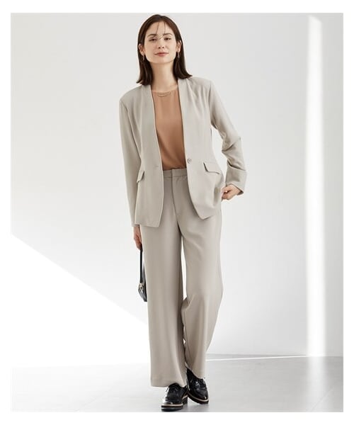 nissen（ニッセン）の「【レディーススーツ】カットソー素材パンツスーツ（Vノーカラージャケット＋ワイドパンツ）（フォーマルスーツ/小物・レディース・黒/ネイビー/ベージュ/モカ・S/M/L/LL/3L）」の3枚目の写真