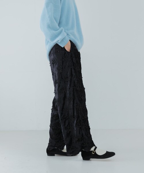 URBAN RESEARCH(アーバンリサーチ)の「crinkle crinkle crinkle velvet embroidery pants(その他パンツ・レディース・SILVERLAME/BLACKLAME・FREE)」の5枚目の写真