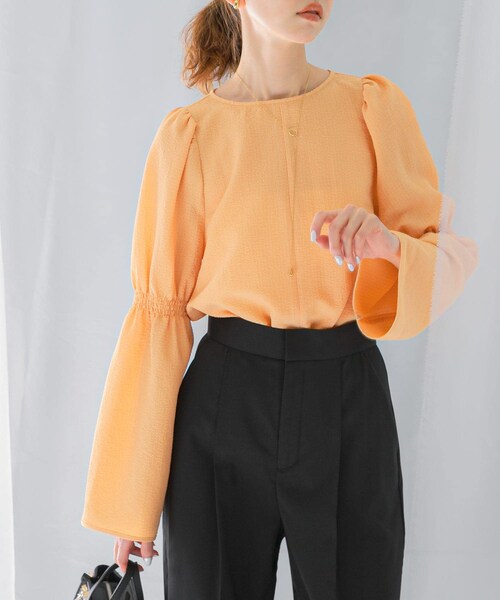 URBAN RESEARCH ROSSO（アーバンリサーチロッソ）の「シャーリングベルスリーブブラウス（シャツ/ブラウス・レディース・orange/white・FREE）」の16枚目の写真