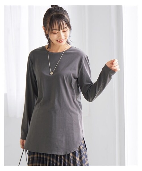 nissen（ニッセン）の「大きいサイズ レイヤードでも使えるフィッシュテールロングＴシャツ（チュニック・レディース・オフホワイト/チャコール/黒・L/LL/3L/4L/5L/6L/8L/10L）」の22枚目の写真