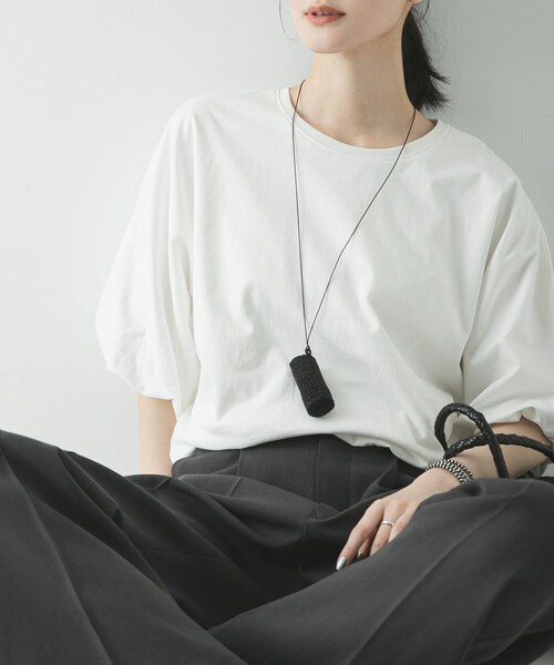 URBAN RESEARCH(アーバンリサーチ)の「バルーンカットソー(Tシャツ/カットソー・レディース・OFF WHITE/BLACK・Free)」の4枚目の写真