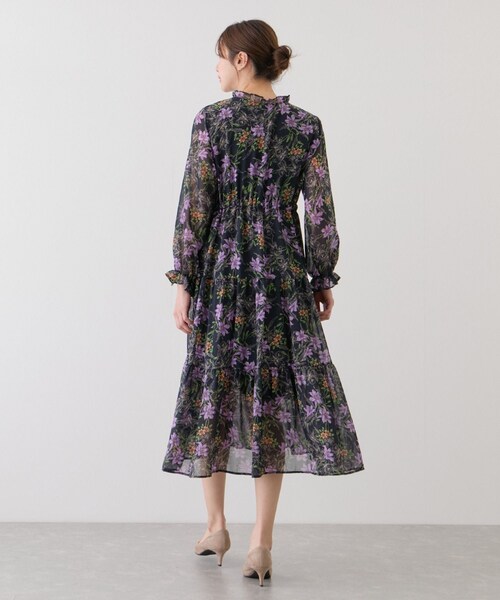 Jayro(ジャイロ)の「フリルネック花柄ワンピース(ワンピース・レディース・ホワイト系/ネイビー系・F)」の13枚目の写真