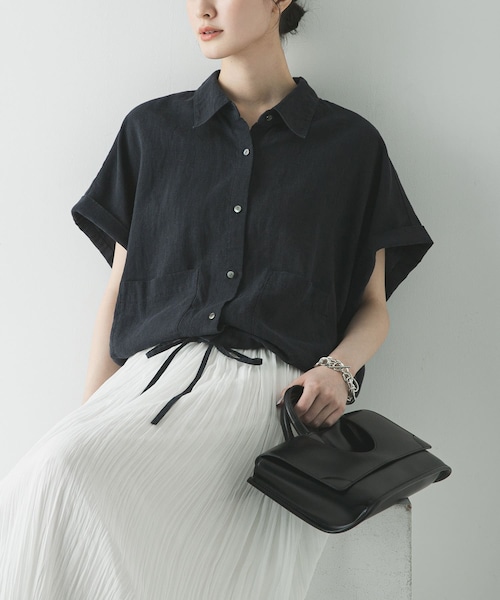 URBAN RESEARCH(アーバンリサーチ)の「ラミーレーヨンハーフスリーブシャツ(シャツ/ブラウス・レディース・NAVY/YEL BEIGE/WHITE・Free)」の3枚目の写真