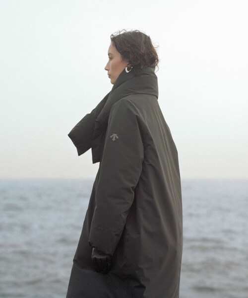 ADAM ET ROPE'(アダムエロペ)の「【J'aDoRe・店舗限定】【DESCENTE ALLTERRAIN(デサント オルテライン)】 INVISIBLE DOWN COAT INV-03L(ダウンジャケット/コート・レディース・ブラック/オフホワイト・M/S)」の16枚目の写真