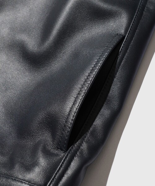 ADAM ET ROPE'(アダムエロペ)の「レザートラックジャケット / ADAM ET ROPE' JEANS(ブルゾン・メンズ・ブラック/ネイビー・L/M)」の15枚目の写真