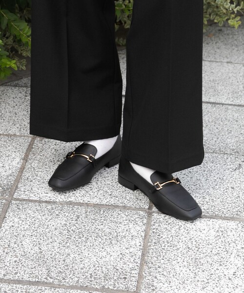 SENSE OF PLACE by URBAN RESEARCH(センスオブプレイスバイアーバンリサーチ)の「フェイクレザービットローファー(ローファー・レディース・BLACK/IVORY/BROWN・S/M/L/XL)」の4枚目の写真