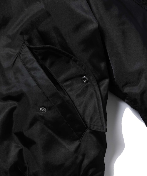 ADAM ET ROPE'（アダムエロペ）の「【ANOTHER OFFICE/アナザーオフィス】NEO MA-1 JACKET（MA-1・メンズ・ブラック/オリーブ・2/3）」の8枚目の写真