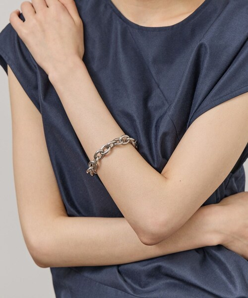 ADAM ET ROPE'(アダムエロペ)の「ボリュームチェーンブレス(ブレスレット・レディース・ゴールド/シルバー・F)」の2枚目の写真