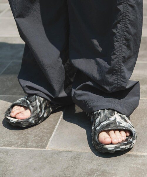 URBAN RESEARCH DOORS(アーバンリサーチドアーズ)の「MERRELL Exclusive HYDRO SLIDE 2(サンダル・メンズ・BLK/WHT・25/26/27/28/29)」の9枚目の写真