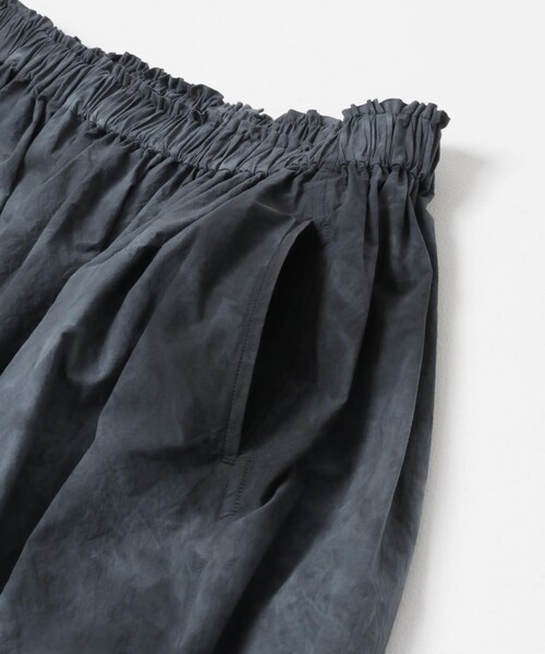 URBAN RESEARCH(アーバンリサーチ)の「Nomat SHIRRING SKT/HAND-DYED(スカート・レディース・MIDNIGHT・1)」の5枚目の写真