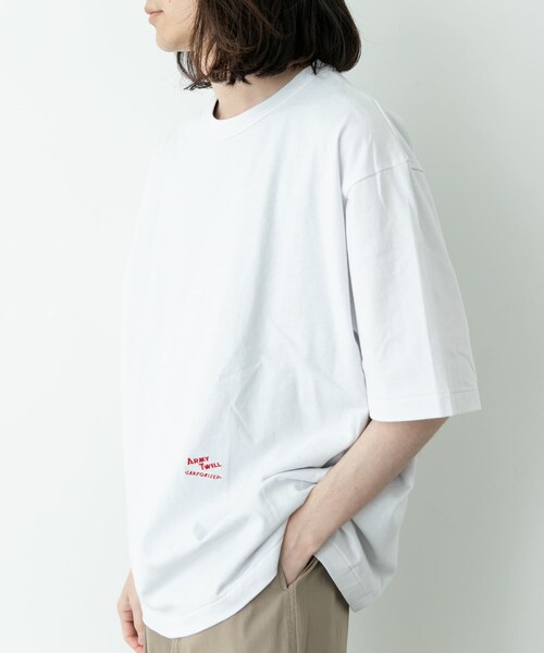 URBAN RESEARCH Sonny Label（アーバンリサーチサニーレーベル）の「ARMY TWILL　PRINT HSTEE TAG（Tシャツ/カットソー・メンズ・WHITE/CHARCOAL/PINK・M/L）」の6枚目の写真