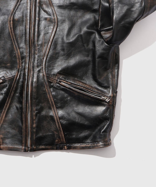 ADAM ET ROPE'（アダムエロペ）の「【NVRFRGT/ネヴァーフォーゲット】DISTRESSED LEATHER MOTORCYCLE JACKET（ライダースジャケット・メンズ・ダークブラウン・2）」の9枚目の写真