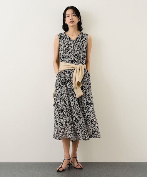 ROPE'(ロペ)の「【DEVEAUX(デヴォー)】プリントフレアワンピース(ワンピース・レディース・ブラック系/キャメル系・F)」の22枚目の写真