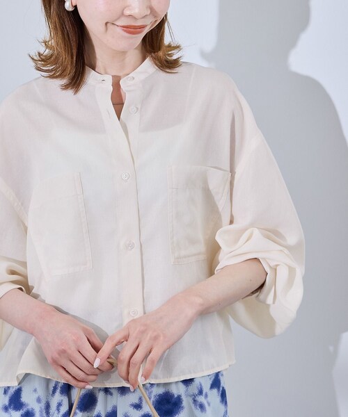ROPE' PICNIC(ロペピクニック)の「着丈が選べるバンドカラー無地シアーシャツ(シャツ/ブラウス・レディース・ホワイト系/ダークブラウン/ピンク・38/38T)」の2枚目の写真