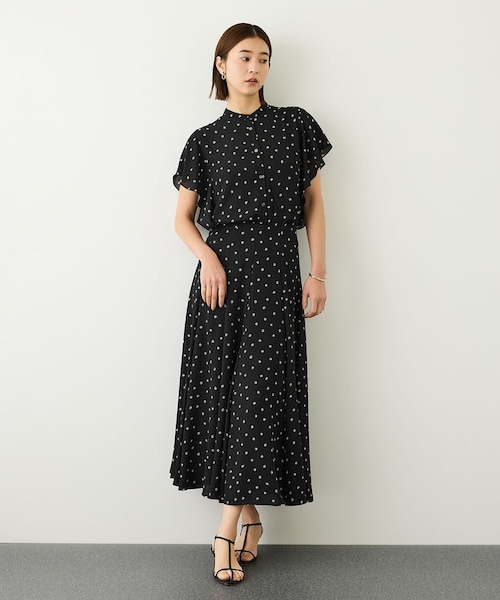 ROPE'(ロペ)の「【DEVEAUX(デヴォー)】ドットケープブラウス/セットアップ対応・イージーケア(シャツ/ブラウス・レディース・ブラック系・F)」の11枚目の写真