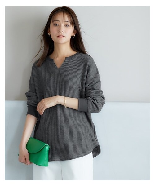 nissen（ニッセン）の「ワッフル素材キーネックトップス（UVカット）＜大きいサイズ有＞（Tシャツ/カットソー・レディース・ブラウン/ミルクベージュ/ネイビー/黒/グレープ/チャコール杢/杢チャコールグレー/サックス/コーラルピンク・S/M/L/LL/3L/4L/5L/6L/8L/10L）」の22枚目の写真