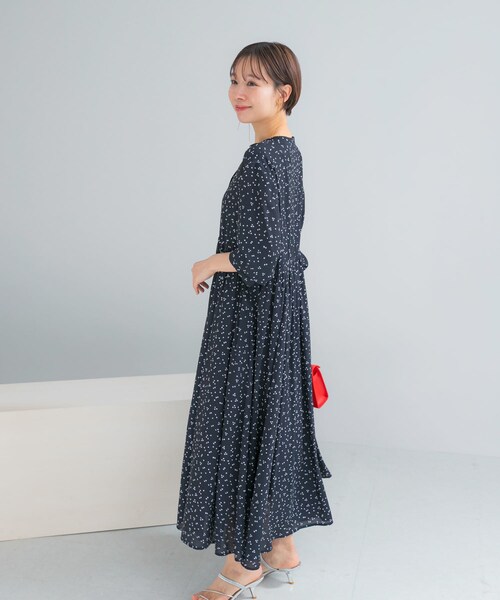 URBAN RESEARCH ROSSO（アーバンリサーチロッソ）の「『WEB限定』ランダムドットボリュームワンピース（ワンピース・レディース・NAVY/BLACK・Free）」の20枚目の写真