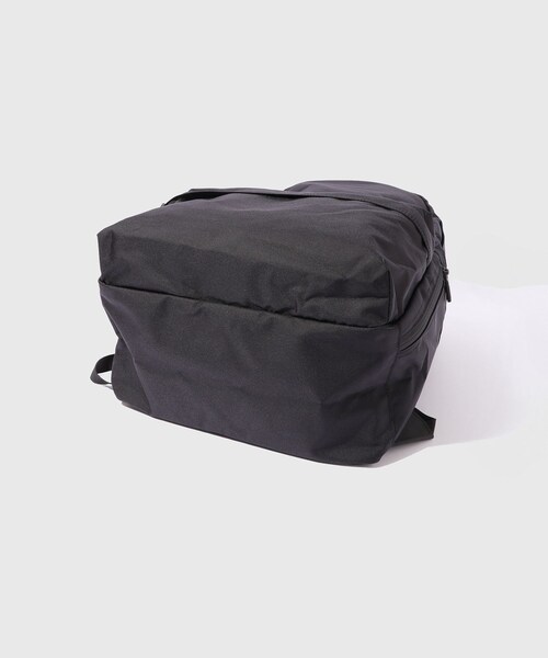 ADAM ET ROPE'（アダムエロペ）の「【MONOLITH/モノリス】BACKPACK STANDARD S（バックパック/リュック・メンズ・ブラック/ライトグレー・F）」の9枚目の写真