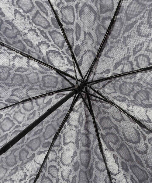 ADAM ET ROPE'(アダムエロペ)の「【carhartt/カーハート】SNAKE CAMO UMBRELLA(折りたたみ傘・メンズ・オフホワイト・F)」の9枚目の写真