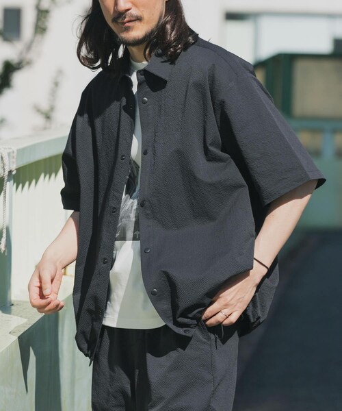 ITEMS URBANRESEARCH（アイテムズ アーバンリサーチ）の「『接触冷感/イージーケア/吸水速乾/撥水/防汚』高機能シアサッカー サイドストレージシャツ(楽着シリーズ)（シャツ/ブラウス・メンズ・BLACK/BEIGE/L.BLUE・M/L）」の7枚目の写真