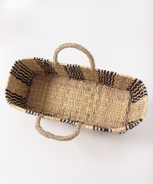 URBAN RESEARCH DOORS（アーバンリサーチドアーズ）の「アフリカンスクエア　ストロー横長カゴL ドームハンドル柄2（インテリア雑貨・メンズ・黒・L）」の7枚目の写真