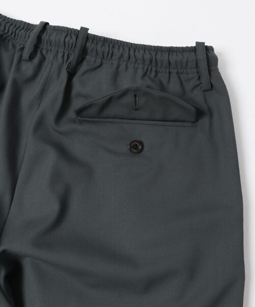 URBAN RESEARCH（アーバンリサーチ）の「MARKAWARE　TRIPLE PLEATED EASY TR（その他パンツ・メンズ・BEIGE/CHARCOAL/BLACK・1/2）」の14枚目の写真