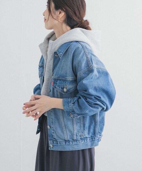 URBAN RESEARCH DOORS（アーバンリサーチドアーズ）の「LEVI’S　90S トラッカー（デニムジャケット・レディース・ライトブルー/ブラック・S）」の3枚目の写真