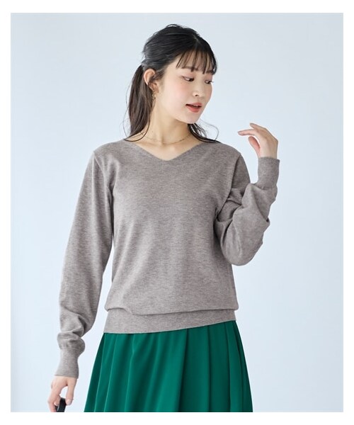 nissen（ニッセン）の「大きいサイズ 優しい肌触りの定番Vネックニットセーター（ニット/セーター・レディース・オフホワイト/セルリアンブルー/黒/モカ/パープル/杢グレー・L/LL/3L/4L/5L/6L/8L/10L）」の17枚目の写真