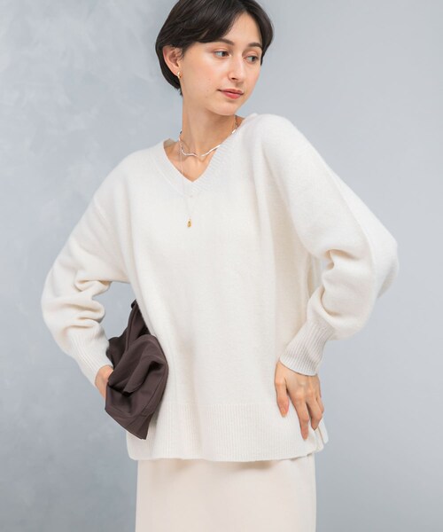 URBAN RESEARCH ROSSO（アーバンリサーチロッソ）の「ウールカシミヤVネックニットプルオーバー（ニット/セーター・レディース・OFF/PINK/BLUE/NAVY・Free）」の8枚目の写真