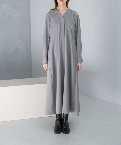 URBAN RESEARCH ROSSO（アーバンリサーチロッソ）の「ポケットデザインVネックワンピース（ワンピース・レディース・GRAY/YELLOW/CHARCOAL/GREEN・FREE）」の21枚目の写真