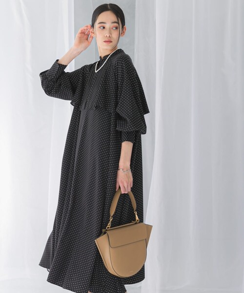 URBAN RESEARCH ROSSO（アーバンリサーチロッソ）の「『WEB限定』ドットプリントケープワンピース（ワンピース・レディース・NAVY/BLACK・FREE）」の19枚目の写真