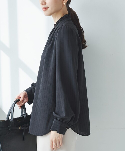 URBAN RESEARCH（アーバンリサーチ）の「ドビーストライプフリルブラウス（シャツ/ブラウス・レディース・OFF WHITE/BLACK・Free）」の19枚目の写真