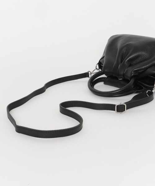 URBAN RESEARCH(アーバンリサーチ)の「レザーハンドバッグ(ハンドバッグ・レディース・OFFWHITE/BLACK/MOCHA・-)」の16枚目の写真