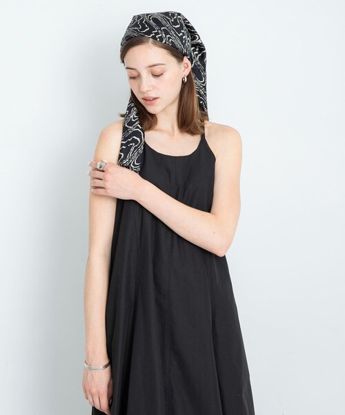 URBAN RESEARCH Sonny Label（アーバンリサーチサニーレーベル）の「大判ニュアンスプリントスカーフ（バンダナ/スカーフ・レディース・ピスタチオ系/ブラック系/ブラウン系・FREE）」の8枚目の写真