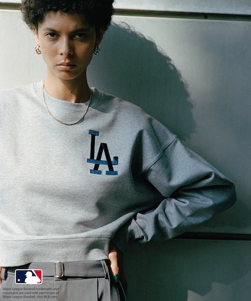 ROPE'(ロペ)の「【MLB COLLECTION BY JUN】ロゴスウェット(スウェット・レディース・グレー/ダークブラウン/ネイビー・F)」の2枚目の写真