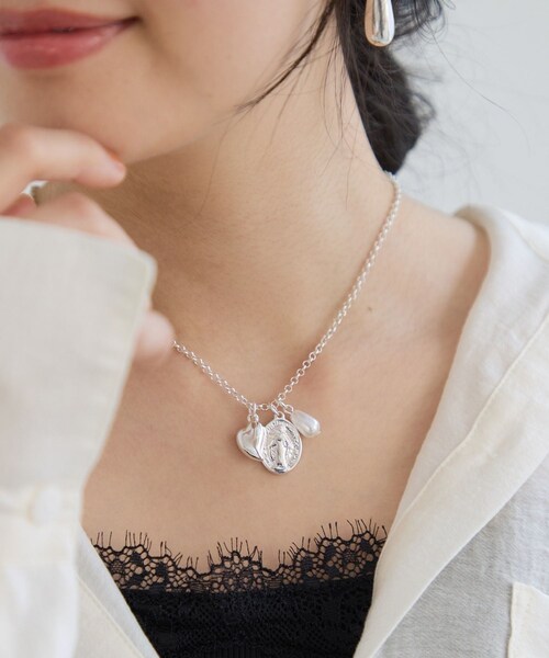 VIS（ビス）の「チャームコンビチェーンネックレス（ネックレス・レディース・ゴールド/シルバー・F）」の7枚目の写真