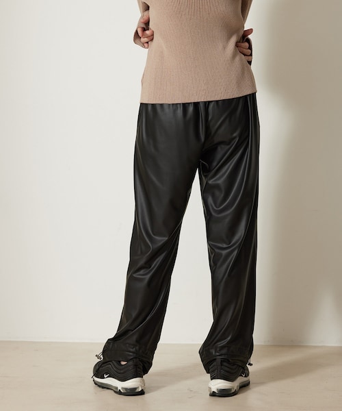 NERGY（ナージー）の「【イージーケア】Synthetic Leather イージータックパンツ（その他パンツ・レディース・ブラック・F/M/S）」の14枚目の写真